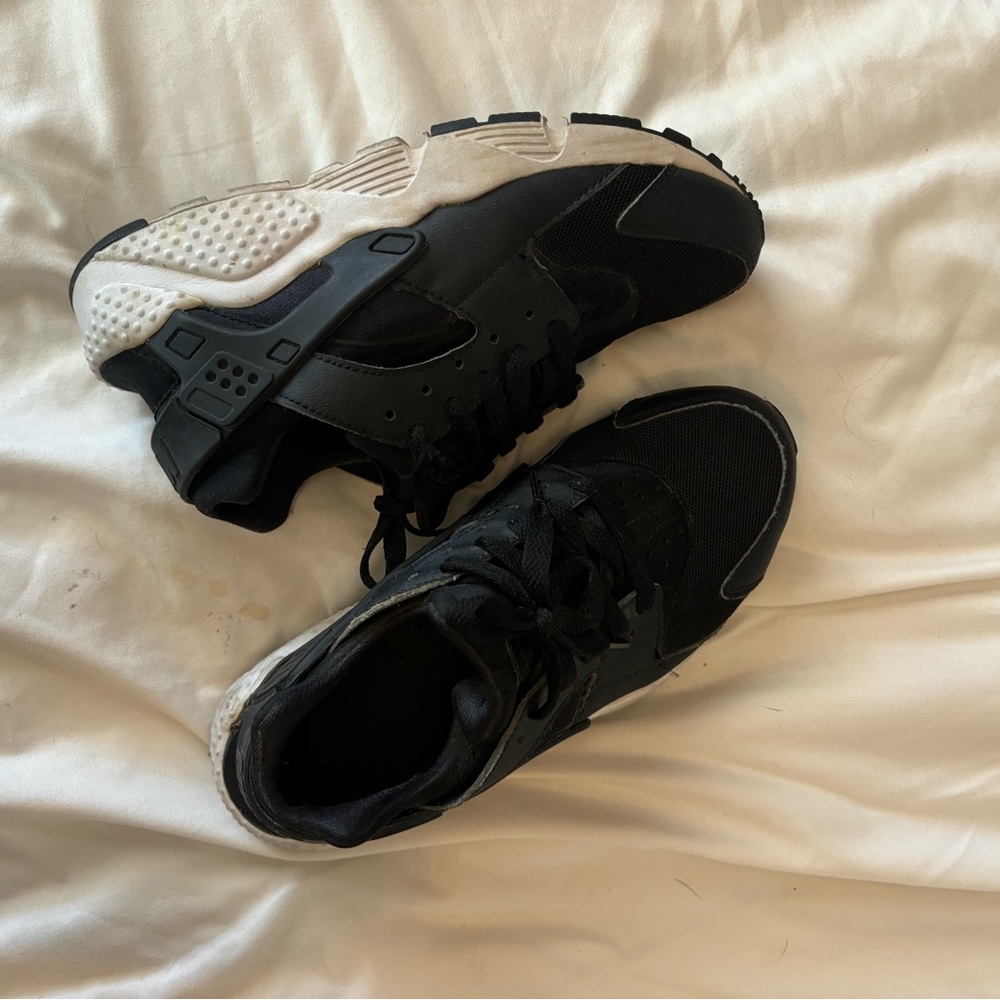 Nike Women's Athletic Shoes Black and White